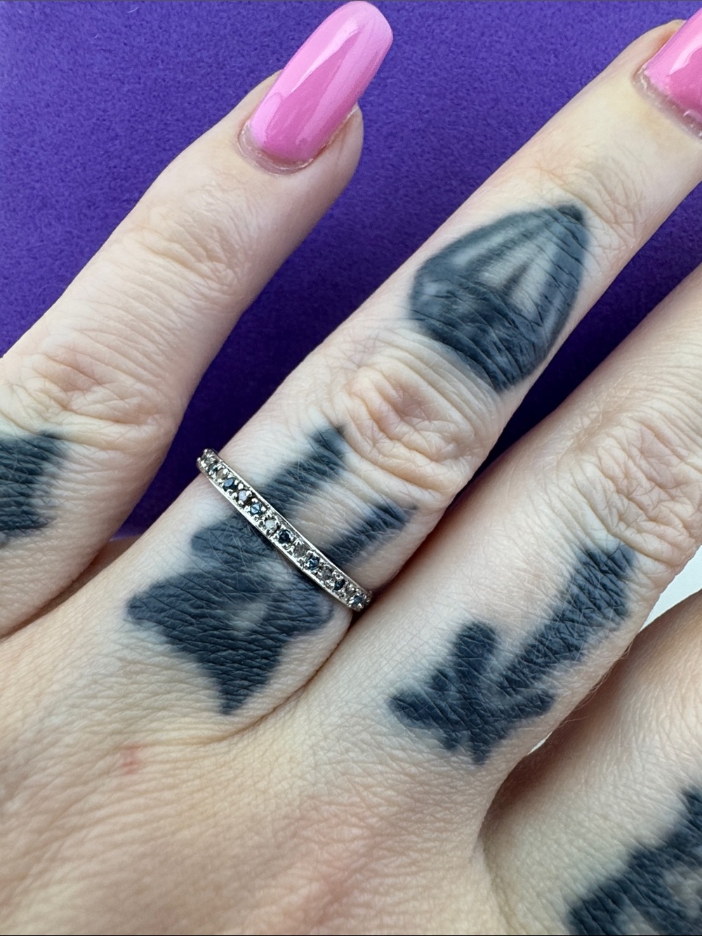 💛 Vintage 10k White Gold Blue & White Pavé Diamond Eternity Ring | Stackable - Picture 5 of 10